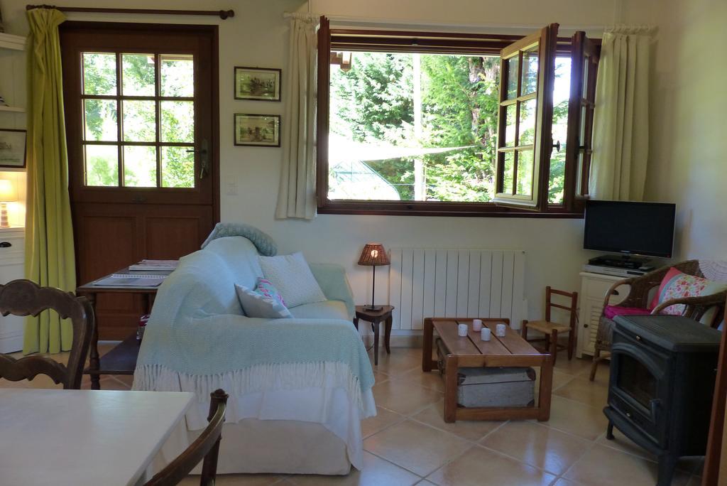 La Flore De Lys, Cottage Ideal Pour 2 Adultes Et 2 Enfants Saint-Jouin-Bruneval Luaran gambar