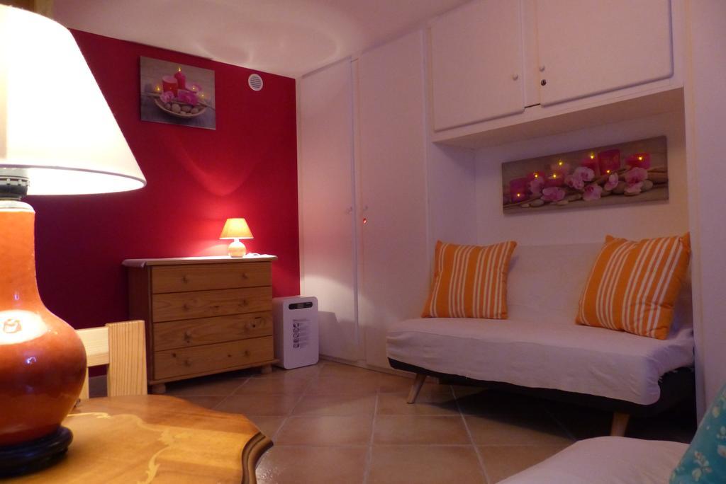La Flore De Lys, Cottage Ideal Pour 2 Adultes Et 2 Enfants Saint-Jouin-Bruneval Luaran gambar