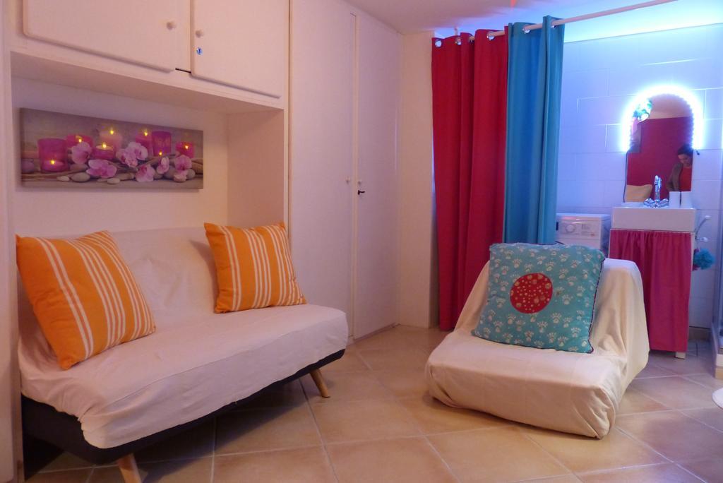 La Flore De Lys, Cottage Ideal Pour 2 Adultes Et 2 Enfants Saint-Jouin-Bruneval Luaran gambar